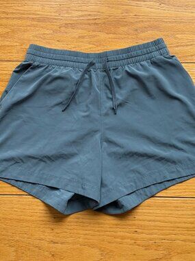 Patagonia Women's Plume Gray Fleetwith Shorts in Small